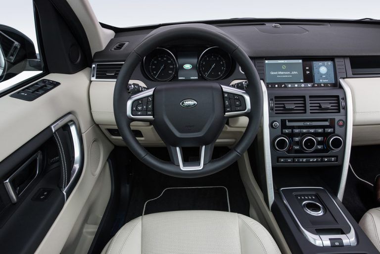 Das Interieur-Arrangement kommt mit einer moderaten Anzahl an Drehreglern aus.