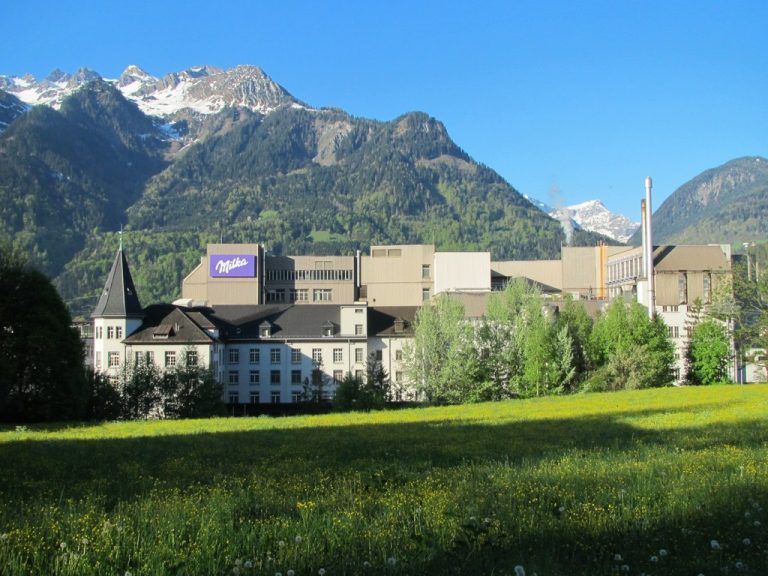 Das Mondelez-Werk Bludenz fertigt Milka-Großtafeln, beschäftigt 308 Mitarbeiter und erzielte 2015 300 Mill. Euro Umsatz. Foto: Firma