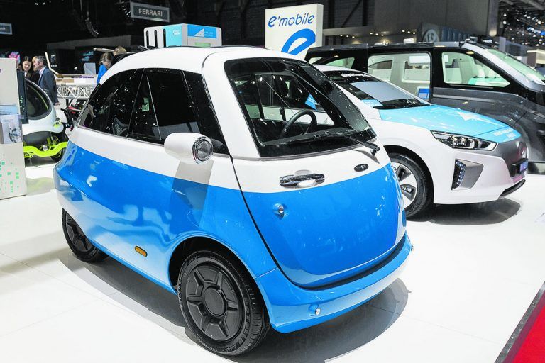 Das schweizer Unternehmen Micro, das bisher Tretroller für Erwachsene produziert hat, steigt ins Autogeschäft ein. In Genf steht das Serienmodell Microlino, das elektrisch fährt und je nach Batterietyp zwischen 120 und 215 Kilometer weit kommen soll. Die „Elektro-Isetta“ bietet zwei Personen Platz. Marktstart ist noch in diesem Jahr.