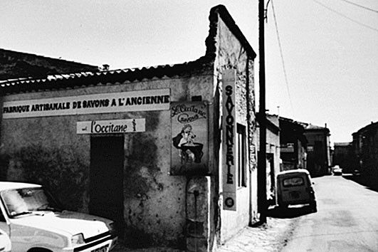 Der bescheidene Start erfolgte in dieser Werkstätte in Manosque. 