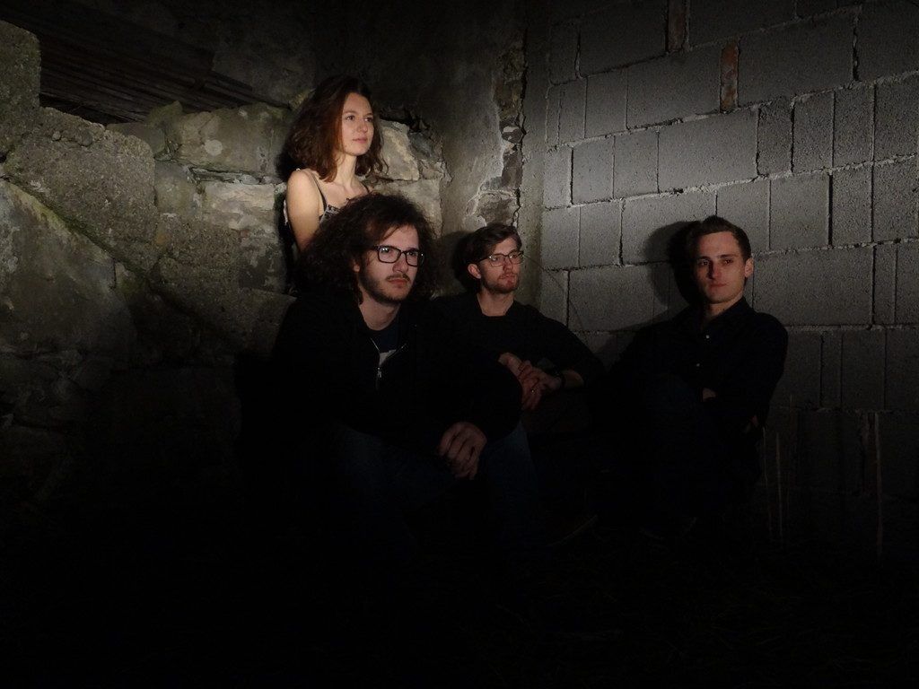 Gratisneujahrskonzert mit Ink Spills und Mono Express