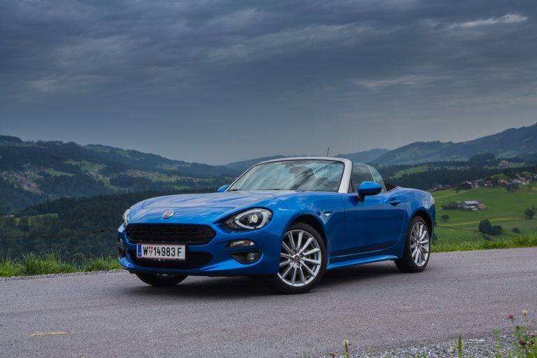 Der Fiat 124 Spider erinnert an die guten, alten Zeiten der Marke. Die Designer haben eine moderne Schönheit geschaffen. Die feine Roadster-Technik kommt von Mazda.vn/Steurer
