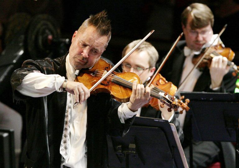 Der Geigenvirtuose Nigel Kennedy bei einem Auftritt.