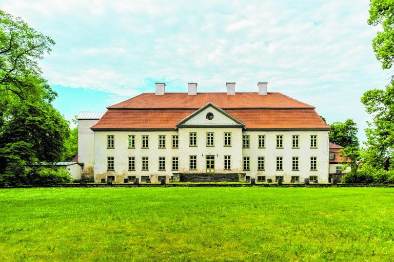 Der Gutshof Suuremõisa ist einer der am besten erhaltenen Höfe des Spätbarocks in Estland.