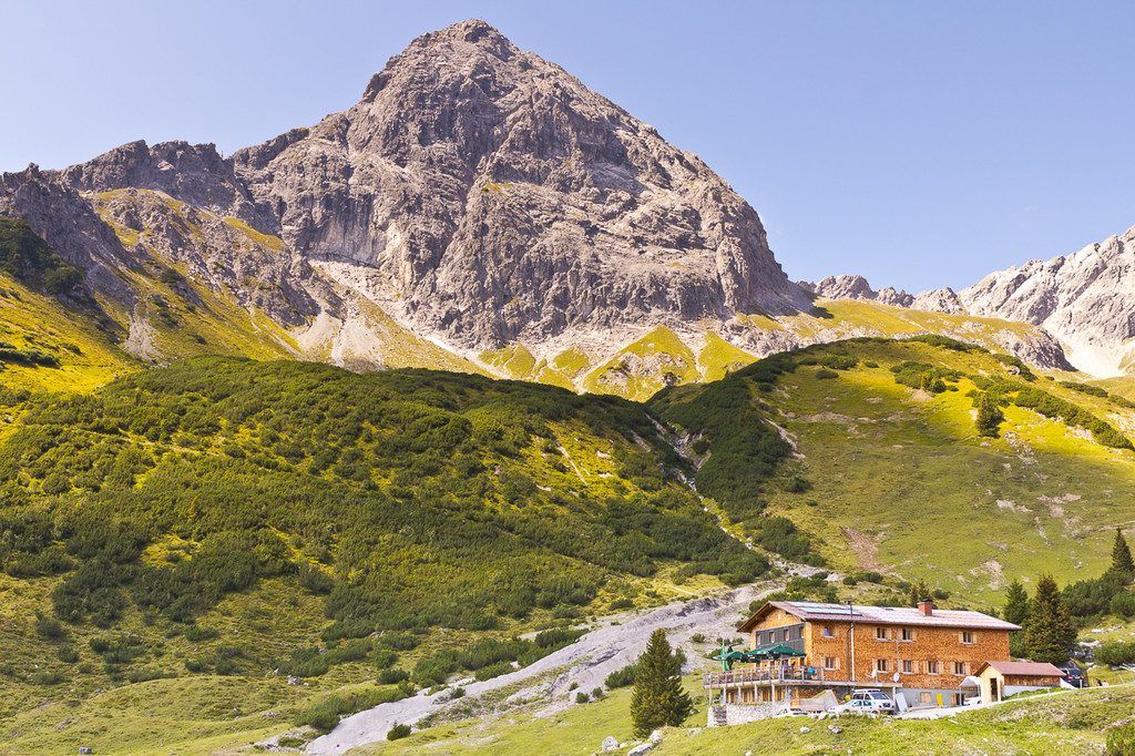 Diese Alphütte muss täglich Wasser vom Tal heraufführen