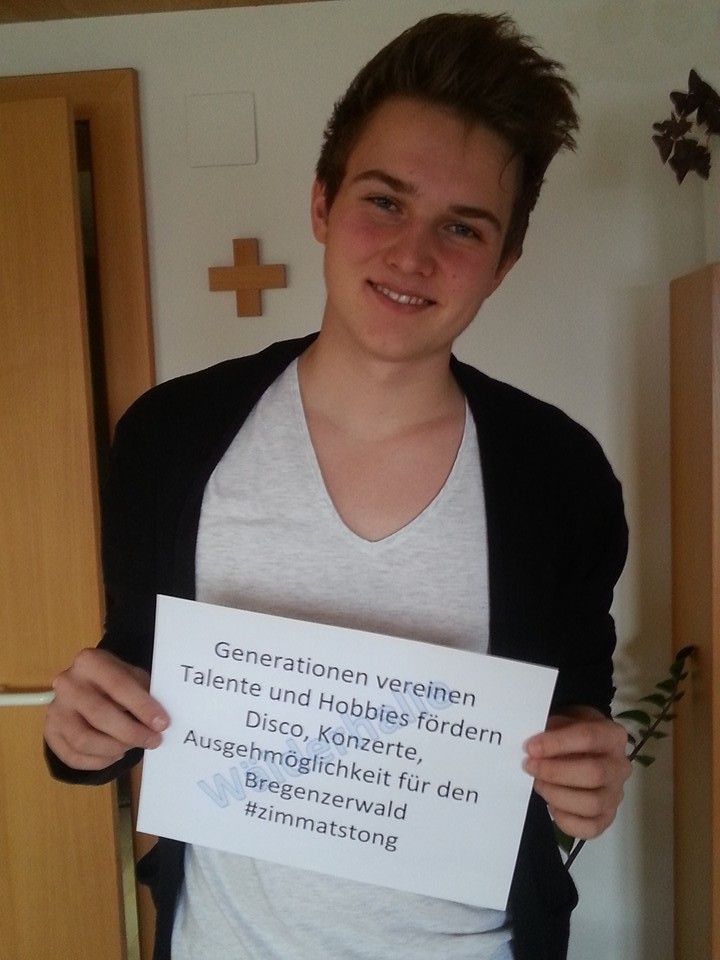Der Jugendprojektwettbewerb bietet die Möglichkeit, sich mit interessierten und engagierten Menschen austauschen. In Zeiten von leeren Versprechungen und kindischer Nachrede unter unseren Repräsentanten, ist es für mich sehr beeindruckend, was junge Menschen mit wenigen Mitteln zusammen erreichen können. Florian Kleber, Siegerprojekt 2016‚ #zimmatstong