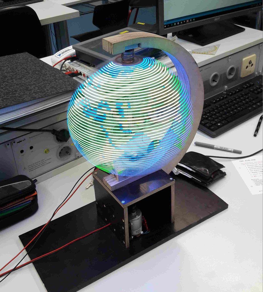 Elektronik-Lehrlinge zeigen ihr Können