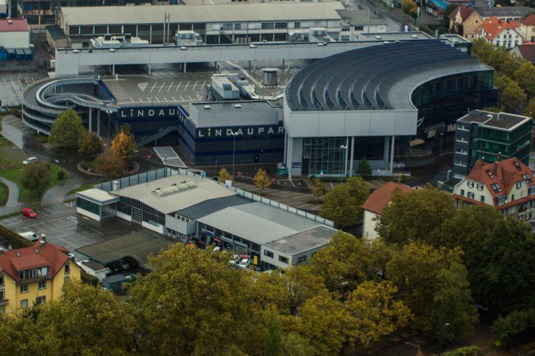 Der Lindaupark soll ausgebaut werden. Die Betreiber würden gerne die knapp 12.000 m2 um 5000 m2 erweitern. Derzeit beherbergt das auch bei Österreichern und Schweizern beliebte Einkaufszentrum 40 Shops.