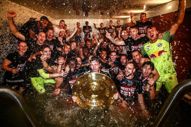 Der Meister ging baden. Fotos: gepa/2, apa/2
