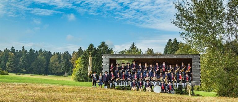 Der Musikverein Krumbach konnte sich neue Hüte anschaffen. Fotos: mit.einander