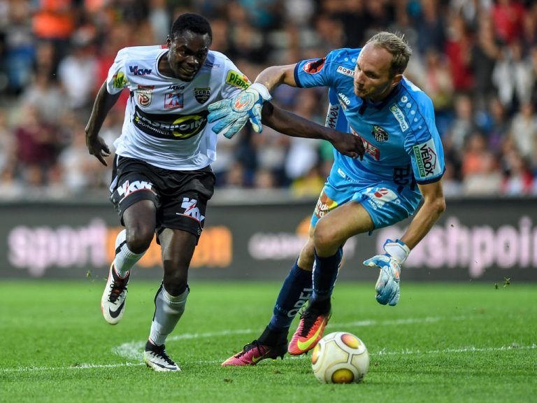 Der Start eines grandiosen Herbst für den SCR Altach. Dimitri Oberlin tanzt WAC-Goalie Alex Kofler aus, erzielt den 1:0-Siegtreffer in Runde eins . gepa