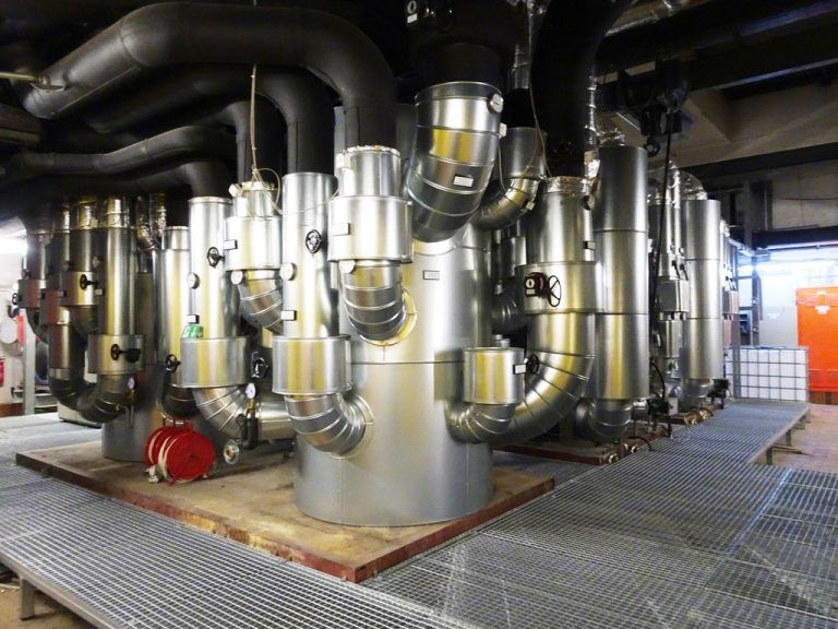 Der Verteiler im Eurotower läuft perfekt. „Seit dem Einbau der Zortström-Anlage gibt es keine Probleme mehr“, so der Technikchef. Fotos: Zortea