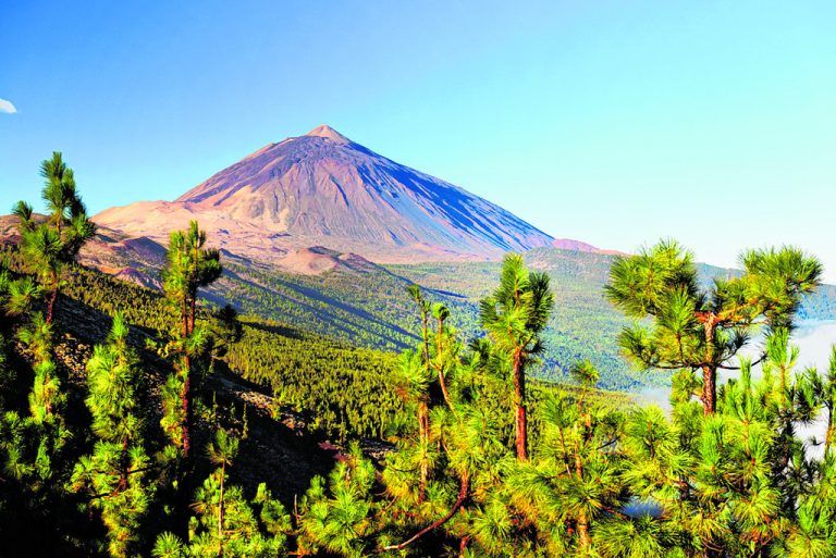 Der wunderschöne Teide Nationalpark eignet sich für mehrtägige Wanderungen.