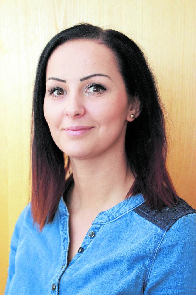Die Ausbildung zur Diplom-Sozialbetreuerin in Altenarbeit ist nicht nur eine fachliche Weiterbildung, sondern auch eine persönliche Entwicklung. Besonders die Biografiearbeit hilft dabei, dass das Menschliche im Fokus steht, und nicht die Krankheiten. Ich kann mit dieser Ausbildung meine Berufung zum Beruf machen. Zdenka Demkova