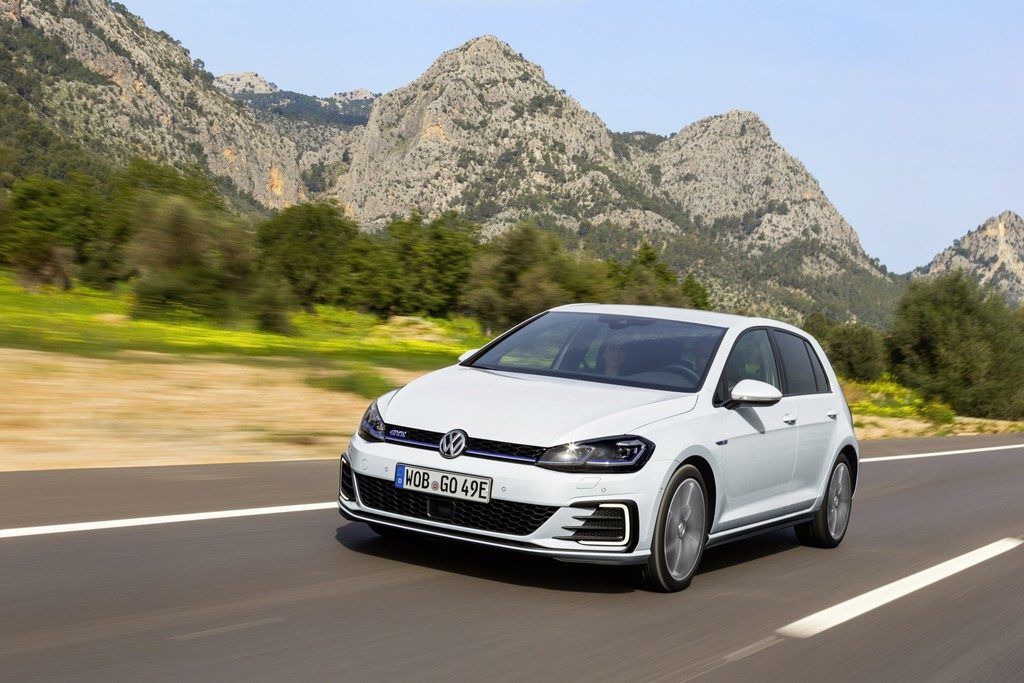 Autonews der Woche Elektro-Golf 2018 bereits ausverkauft / Mobile Schnellladeeinrichtung von BP / Designauszeichnung für Mazda