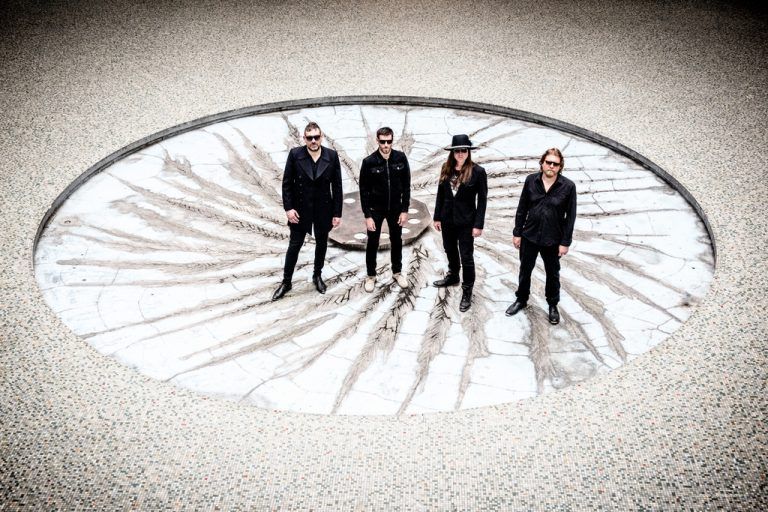 Die Band Archive mit Darius Keeler (l.) vereint Trip-Hop, Rock und elektronische Musik. Foto: David Levine