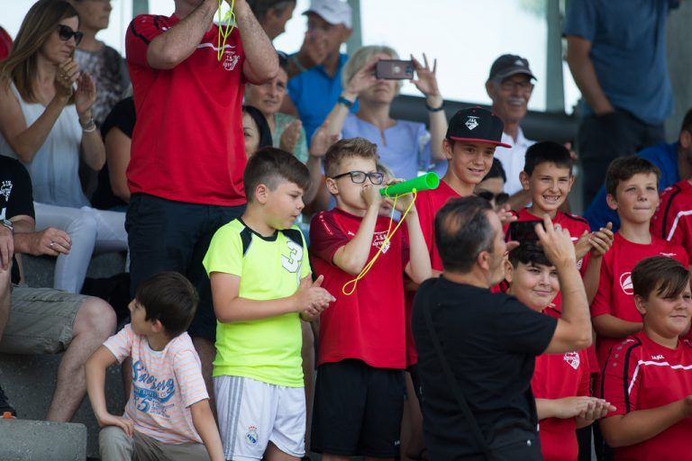 Die Besucher auf den Rängen machten kräftig Stimmung und belohnten gute Spielzüge selbstredend mit Szenenapplaus.