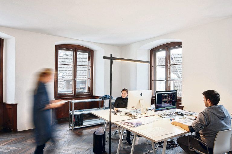 Die Brüder Stefan und Bernhard Marte (rechts) sind als marte.marte architekten ein international bekanntes Architektenduo. Die alte Bürostruktur im elterlichen Haus in Weiler war längst zu klein geworden. Jetzt gibt es neuen Entfaltungsraum mitten in der Stadt.