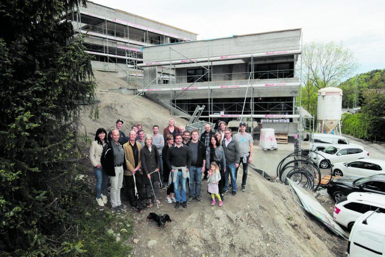 Die Dachgleiche der Terrassenhäuser wurde gefeiert. Foto: Trimana
