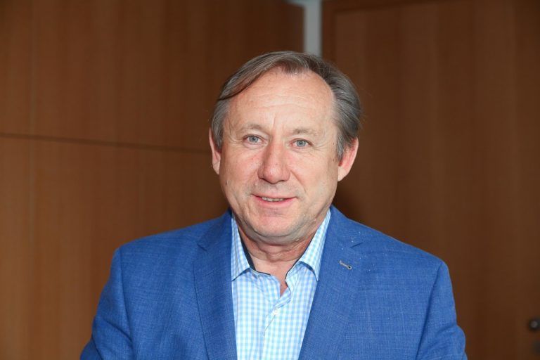 Die Diversität in der Vorarlberger Wirtschaft ist ein großer Vorteil, die Breite macht die Stärke des Standortes aus. Von den Unternehmen, aber auch von der Politik wurde und wird sehr gute Arbeit geleistet, um die richtigen Rahmenbedingungen zu bieten, damit Vorarlberg auch langfristig zu den Topregionen in Europa zählt. Die Digitalisierung wird die Arbeitswelt und Gesellschaft verändern, da ist es wichtig, wie man richtig damit umgeht.Wolfgang Burtscher, Generaldirektor Forschung und Innovation, Europäische Kommission, Brüssel (B)