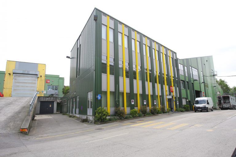 Die Firma Häusle (im Bild: Verwaltung) heißt bald Loacker. VN/HB