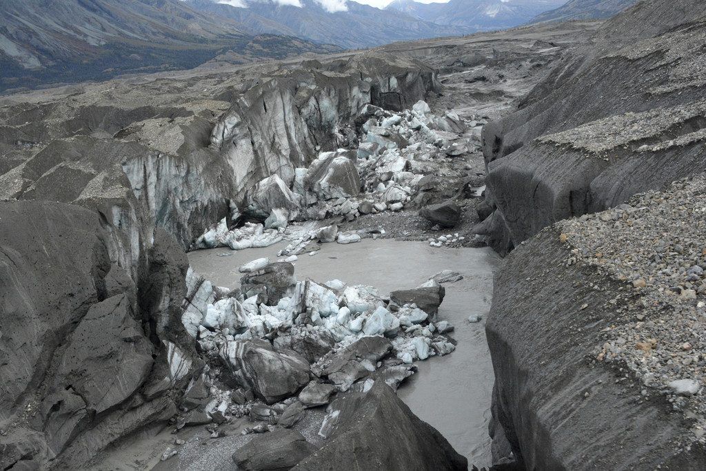 Schmelzender Gletscher hat Fluss umgeleitet
