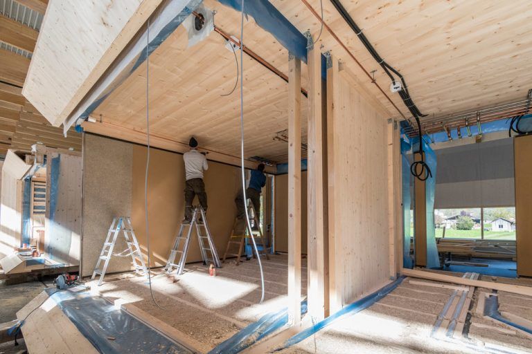 Die Holzmodule wurden schlüsselfertig in Reuthe vorgefertigt.