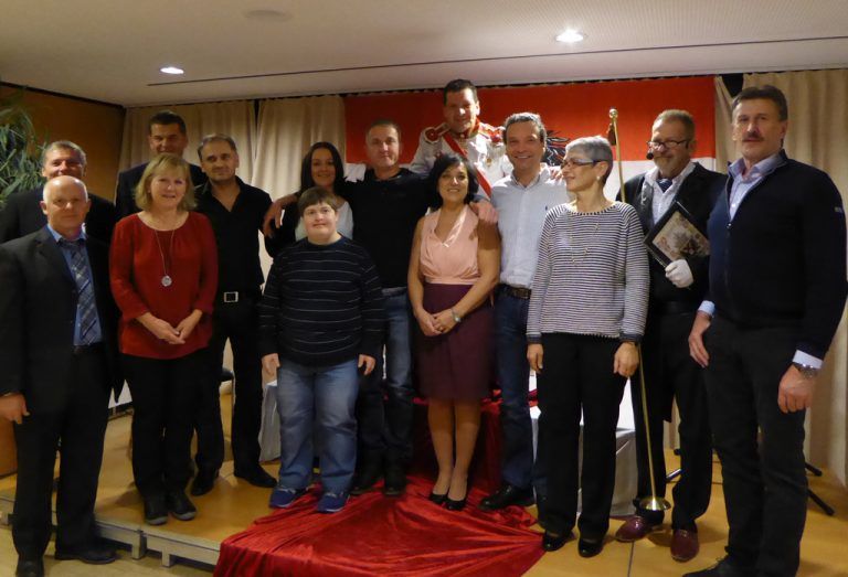 Die Jubilare der Vorarlberg Milch wurden im Rahmen der Weihnachtsfeier von Kaiser Christian I. persönlich geehrt.  Foto: Vmilch