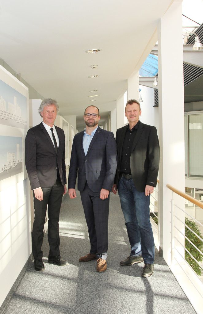 Die KHBG-Geschäftsführer Gerald Fleisch (l.) und Peter Fraunberger (r.) hießen Primar Ingmar Königsrainer im LKH Feldkirch willkommen.khbg