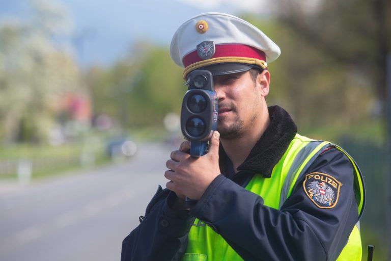 <p class="caption">Die Polizei nimmt zu Pfingsten Raser ins Visier.<span class="marker"> VN/Hofmeister<br/></span></p>
