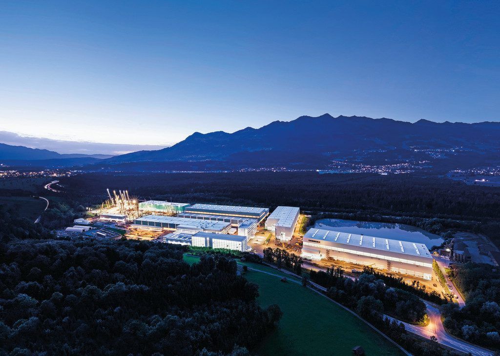 Liebherr Nenzing punktet mit schwerem Gerät