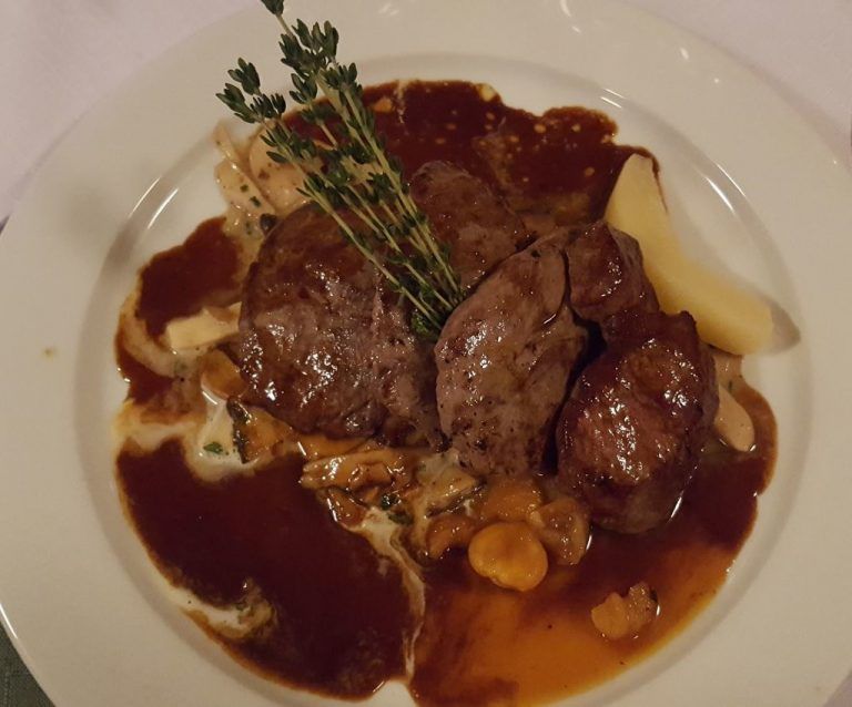 Die Rehschnitzel: zart und perfekt gebraten.