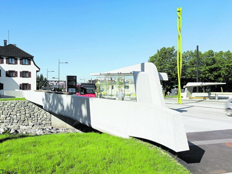 Die Sägerbrücke will viel mehr als ein Ort sein, um von der einen Seite der Dornbirner Ach auf die andere zu kommen. Sie ist ein Ort, um genauso an- wie wegzukommen oder zu verweilen.
