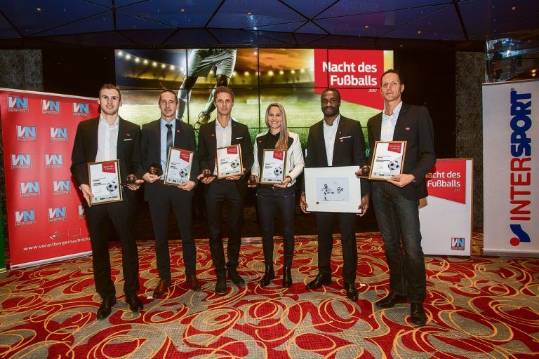 Die Sieger freuten sich über ihre Auszeichnungen, v.l.: Lukas Jäger, Adi Hütter, Philipp Netzer, Sabrina Horvath, Louis Ngwat-Mahop und Robert Schörgenhofer. Fotos: VN-Steurer