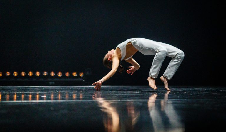 Die Tänzer im Stück „Leviathan“ leisten beinahe Unvorstellbares und präsentieren eine körperlich und technisch höchst anspruchsvolle sowie beeindruckende Darbietung. foto: steve tanner