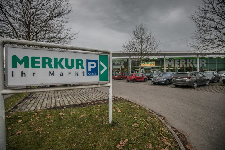 Die Tage des Dornbirner Merkur Marktes sind gezählt. Ab Anfang 2018 wird neu gebaut, eröffnet wird dann Ende des Jahres.VN/Sams