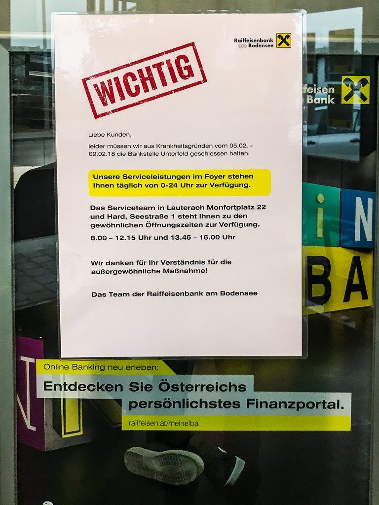 Die Türe der Raiba-Filiale Unterfeld in Lauterach blieb für die Kunden diese Woche grippe- und urlaubsbedingt zu. vn/steurer