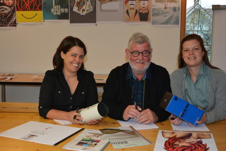 Die Werbeagentur Ölz GrafikDesign ist Partner für die Kunden und baut auf langjährige Zusammenarbeit. Im Bild: Gabriele, Gerold und Valeria Ölz. cro
