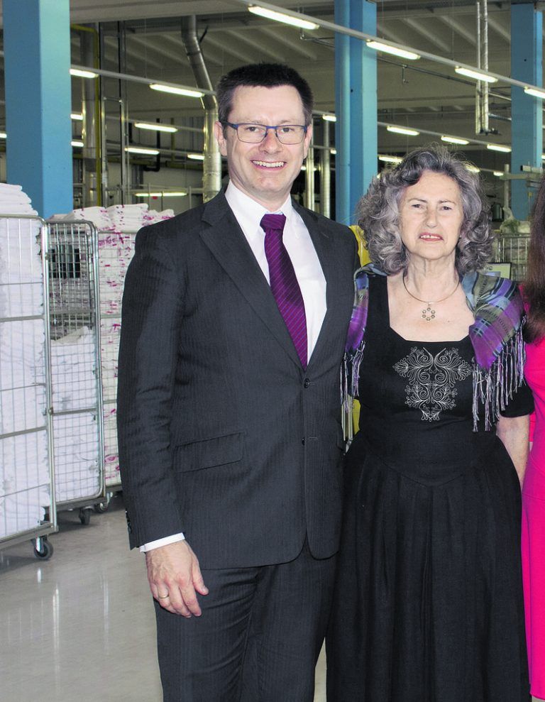 Die Wozabal-Eröffnung in Rankweil 2015: Gastgeber GF Christian Wozabal (l.) und Senior-Chefin Rolande Wozabal.