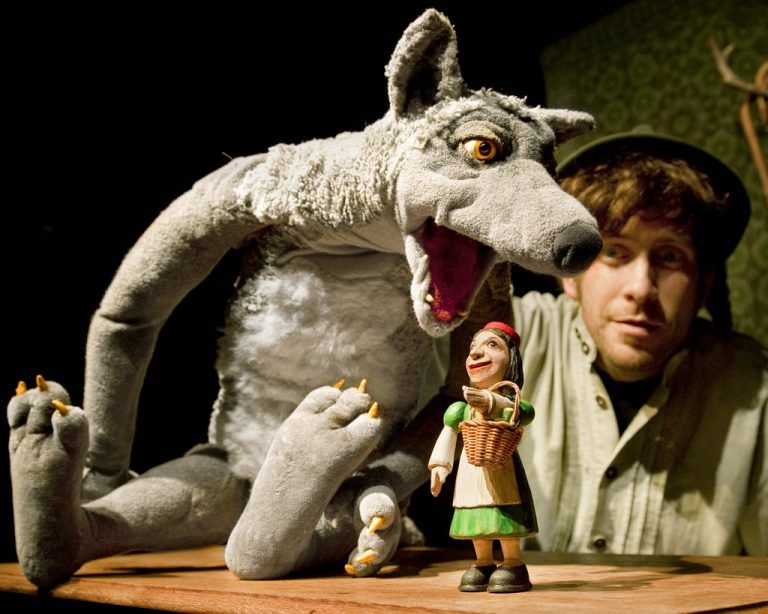 „Die wunderbare Rettung der Dirne Helene“, die Rotkäppchenvariante für Erwachsene, wird das „Homunculus“-Festival heute eröffnen. foto: daniel wagner