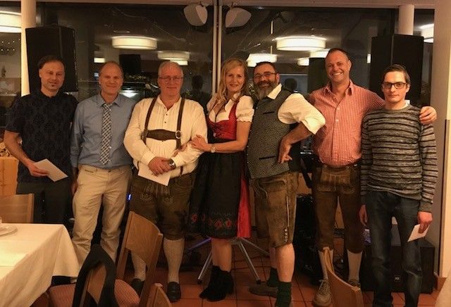 Diese Mitarbeiter des Feldkircher Logistik- und Transportunternehmens Otto Bischof wurden für ihre Betriebstreue vor den Vorhang geholt. BT