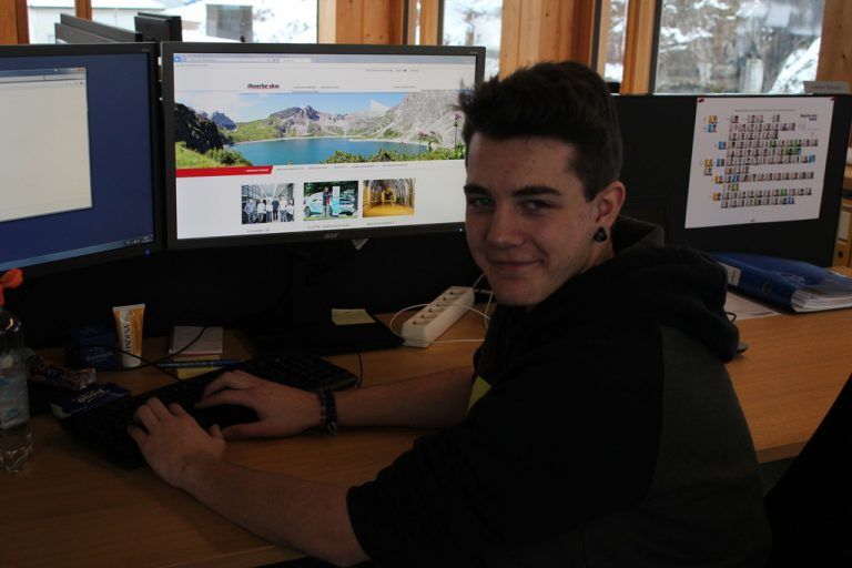 Dominic Loacker verbindet mit seiner Lehre zum IT-Techniker Job mit Passion. VN/Hp