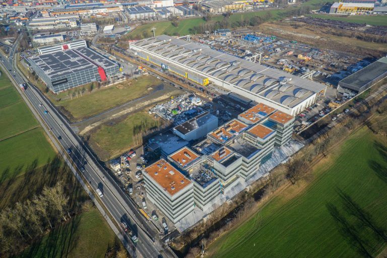 Doppelmayr Seilbahnen GmbHUmsatz: 834 Millionen EuroMitarbeiter: 2673 weltweit,davon 1360 in Österreich» ProjektbeschreibungNeues Verwaltungsgebäude,Wolfurt, Hohe BrückeInvestition: 57 Millionen Euro