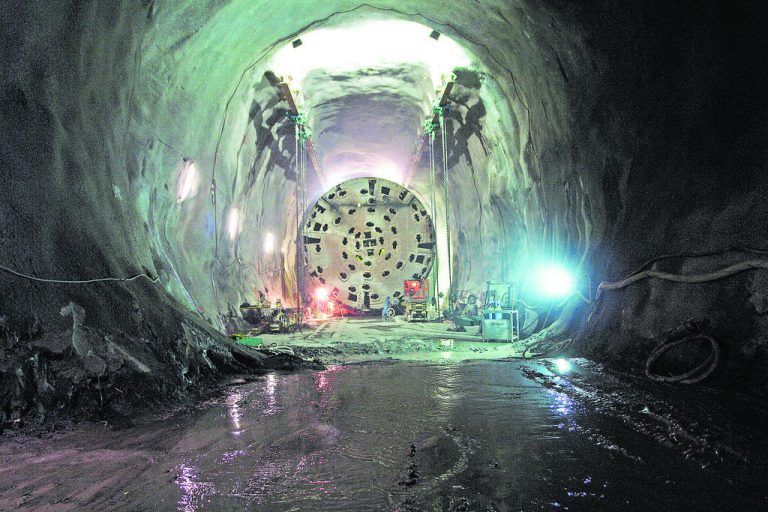 Dorner Electronic beliefert Baustellen weltweit, z. B. den Gotthard-Tunnel, der Panama Kanal oder der Millenium Damm in Äthiopien. DE