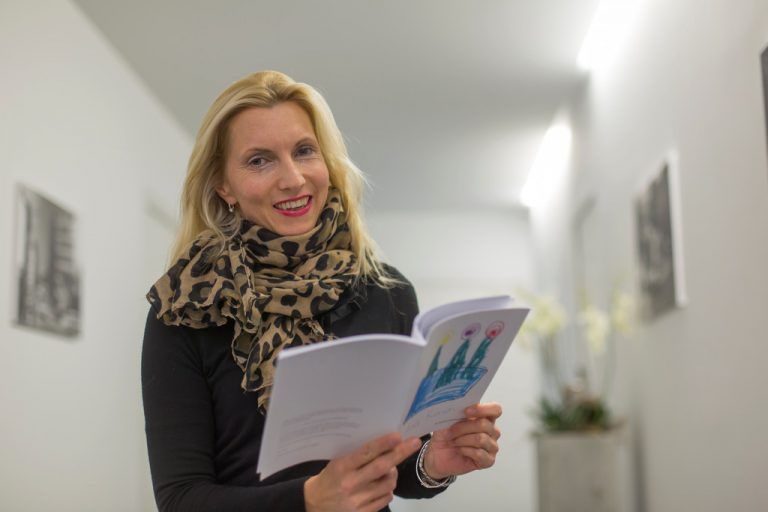 Dr. Barbara Niederer-Bauer hat für ihre Patientinnen ein Buch herausgebracht. „Da hängt mein Herzblut dran.“ Foto: Paulitsch