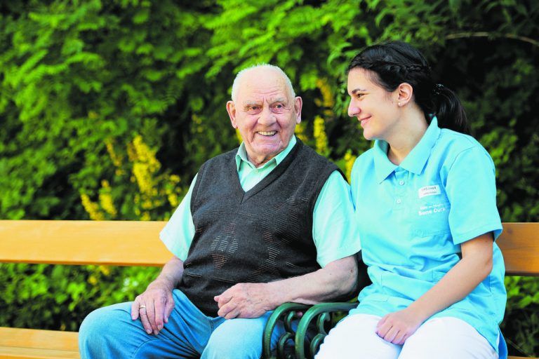 Drei Mal ist kein Mal zu viel. Bereits zum dritten Mal hintereinander ist das SeneCura Sozialzentrum Bludenz unter den Top fünf Nominiert. Kontinuität und Mitarbeiterorientierung ist ein wichtiger Bestandteil in der Führungsaufgabe. Hausleiter Roland Staffler ist stolz auf sein Team.