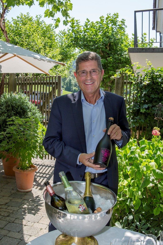 Herr Kranebitter bringt den Sekt zum Leuchten