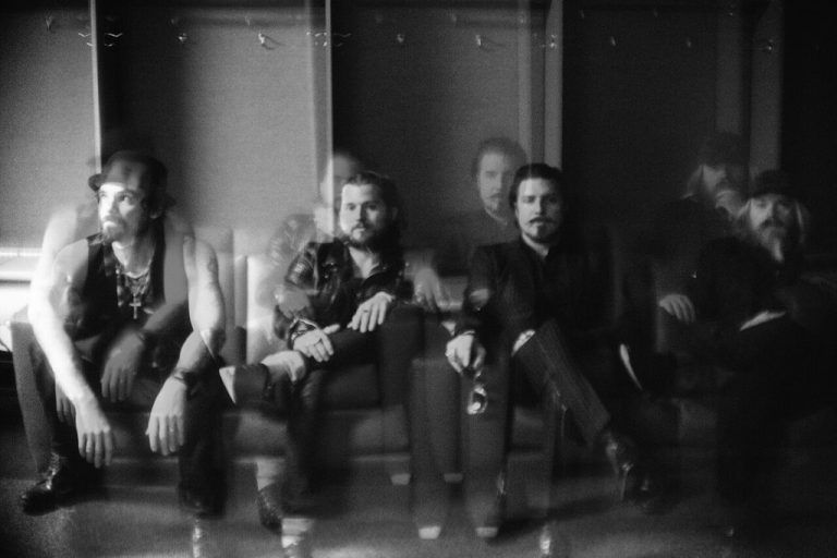Ehrliche Riffs gibt es heute Abend beim poolbar-Festival von Rival Sons.FOTO: rival sons