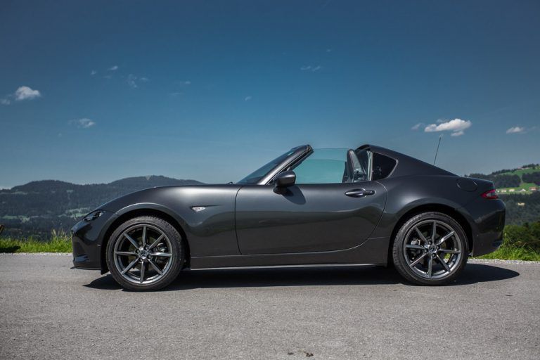 Eigenständiges Design, exzellete Fahrperformance: der Mazda MX-5 RF bietet eine gewisse Ganzjahrestauglichkeit.VN/Steurer