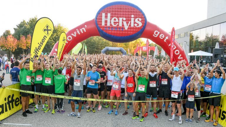Ein fürwahr beeindruckendes Bild gab die Läuferschar vor dem Festspielhaus in Bregenz ab. oliver lerch
